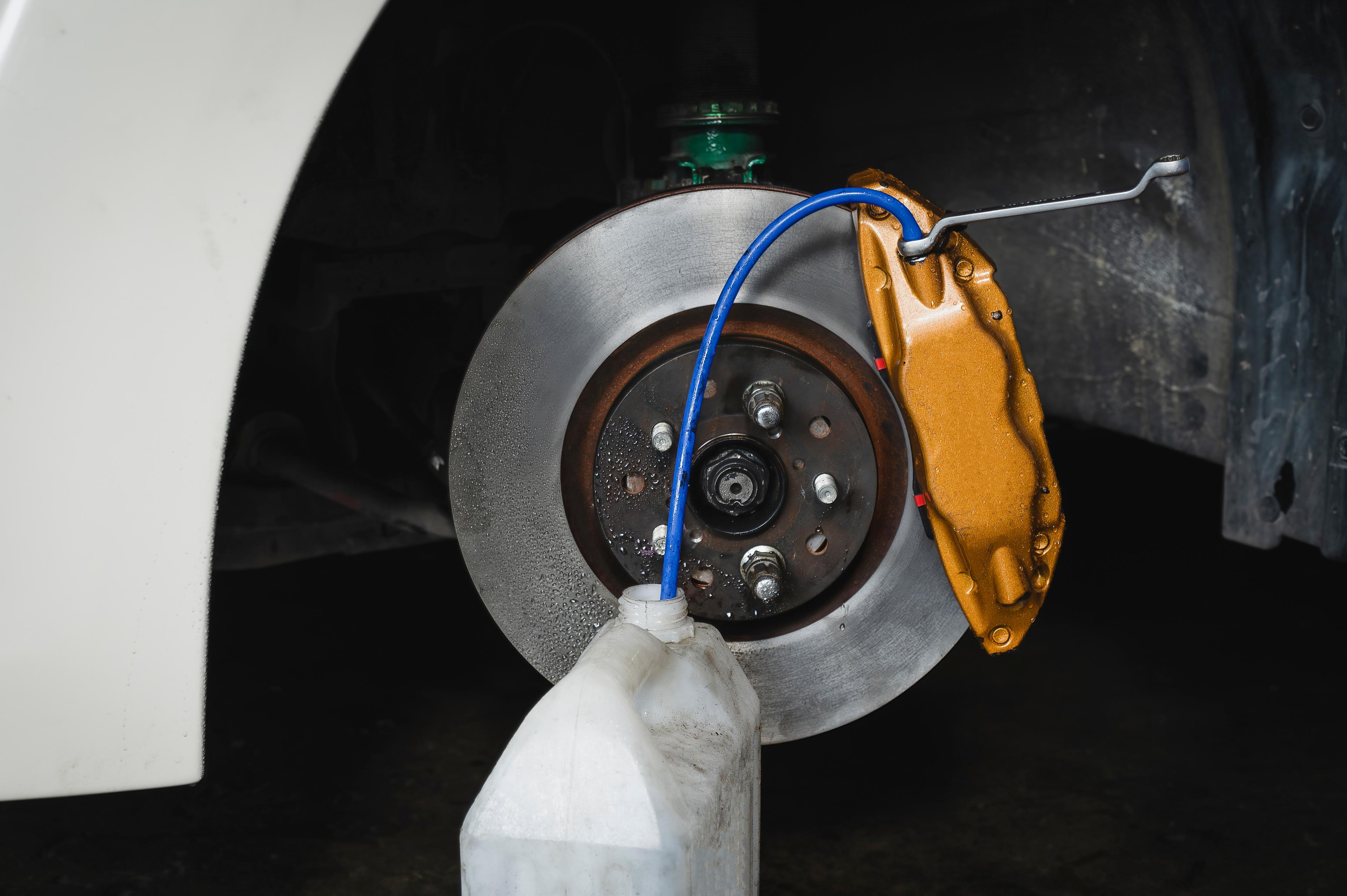 Bleeding car brakes