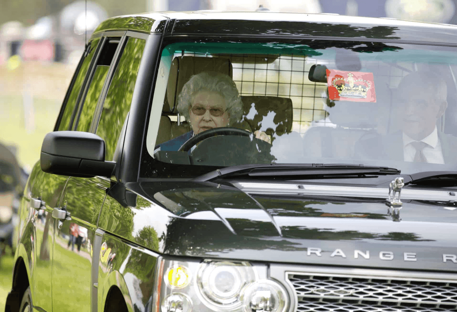 the-queen-driving.png
