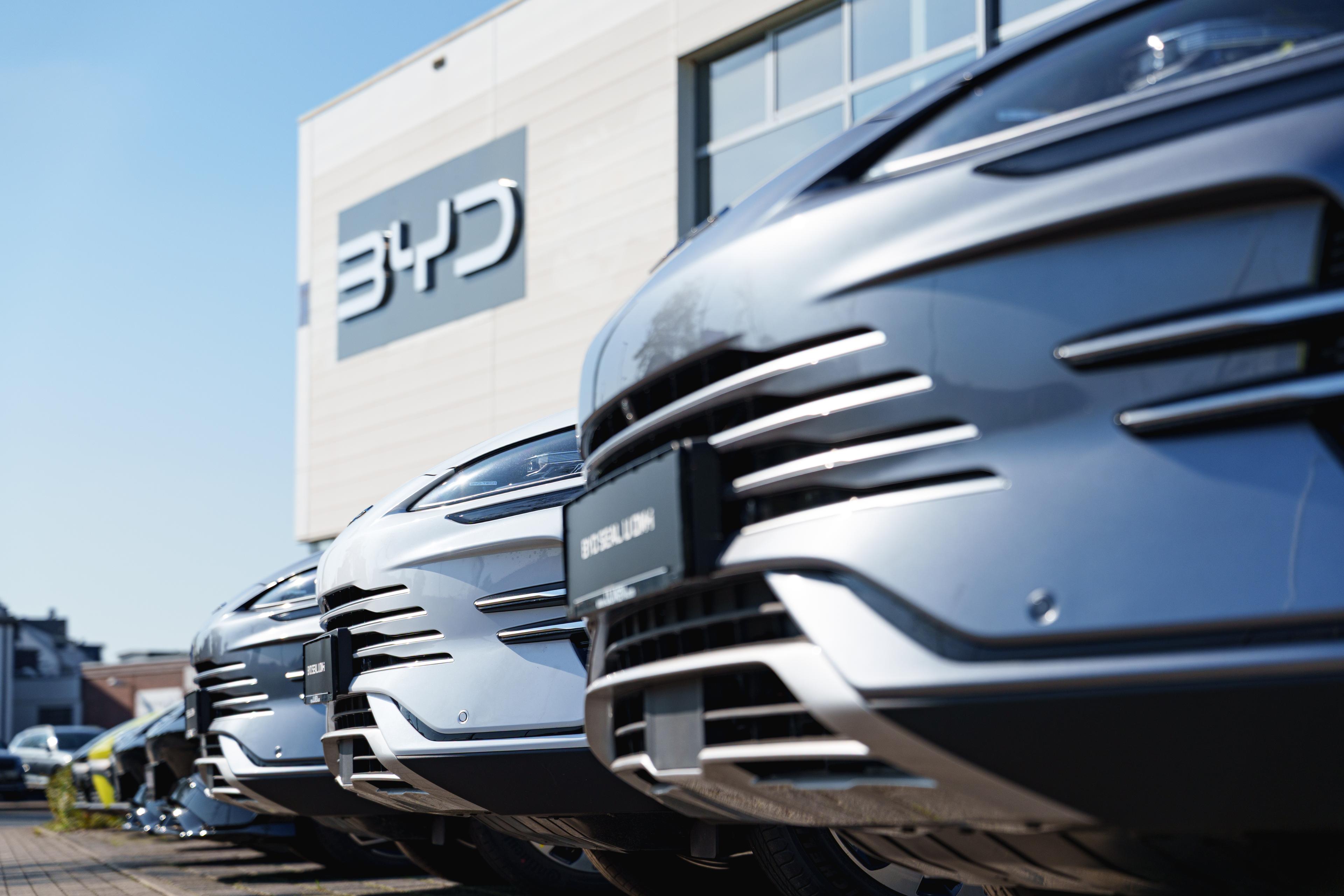 byd-facilities-and-lined-up-exhibited-cars